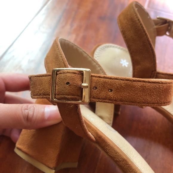 European brand Amichi camel suede block heel. Size euro 37. I’m a US size 7.5. - Picture 4 of 6